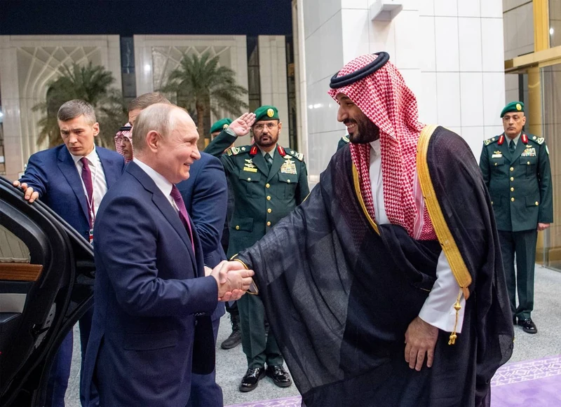 سمو سيدي ولي العهد يستقبل في قصر اليمامة بالرياض فخامة الرئيس فلاديمير بوتين رئيس روسيا الاتحادية - صورة 6