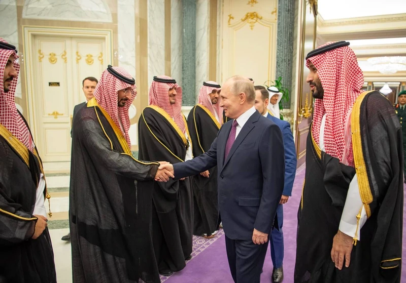 سمو سيدي ولي العهد يستقبل في قصر اليمامة بالرياض فخامة الرئيس فلاديمير بوتين رئيس روسيا الاتحادية - صورة 10