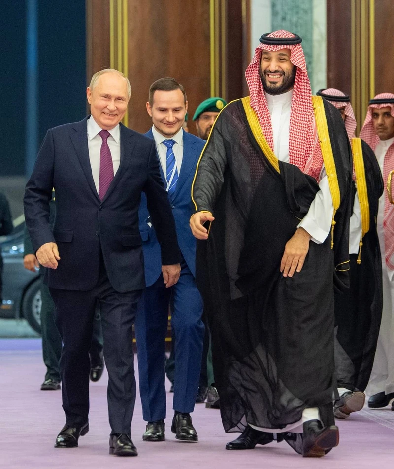 سمو سيدي ولي العهد يستقبل في قصر اليمامة بالرياض فخامة الرئيس فلاديمير بوتين رئيس روسيا الاتحادية - صورة 14