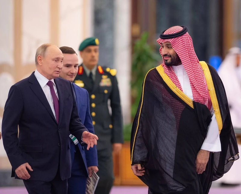 سمو سيدي ولي العهد يستقبل في قصر اليمامة بالرياض فخامة الرئيس فلاديمير بوتين رئيس روسيا الاتحادية - صورة 16