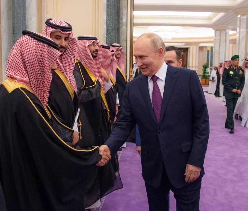 سمو سيدي ولي العهد يستقبل في قصر اليمامة بالرياض فخامة الرئيس فلاديمير بوتين رئيس روسيا الاتحادية - صورة 19