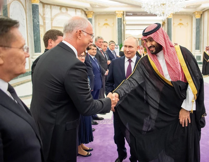 سمو سيدي ولي العهد يستقبل في قصر اليمامة بالرياض فخامة الرئيس فلاديمير بوتين رئيس روسيا الاتحادية - صورة 20