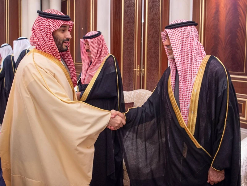 سمو سيدي ولي العهد يقدم واجب العزاء في وفاة سمو الشيخ نواف الأحمد الصباح - صورة 3