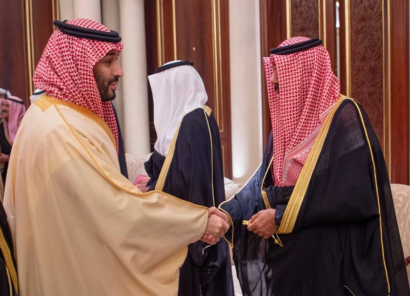 سمو سيدي ولي العهد يقدم واجب العزاء في وفاة سمو الشيخ نواف الأحمد الصباح - صورة 4