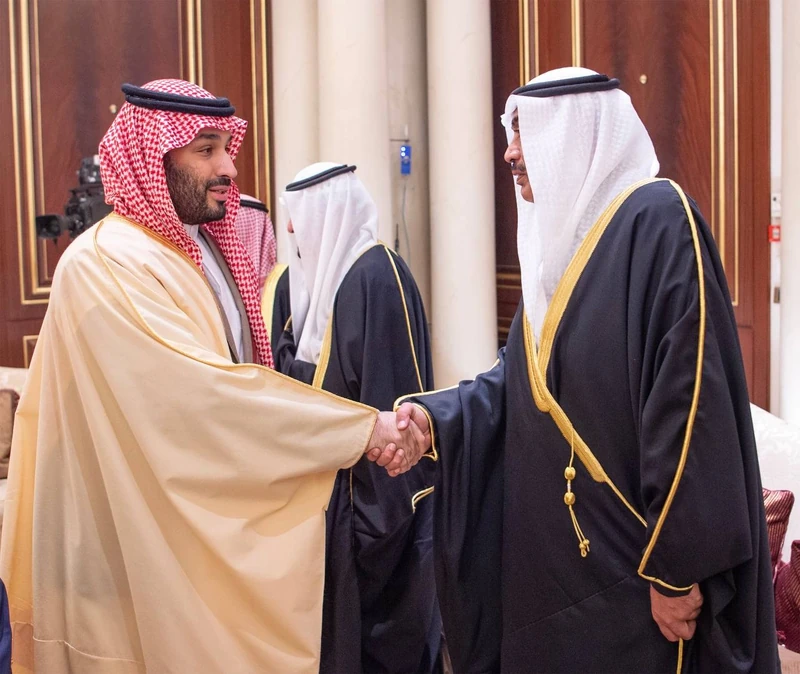 سمو سيدي ولي العهد يقدم واجب العزاء في وفاة سمو الشيخ نواف الأحمد الصباح - صورة 5