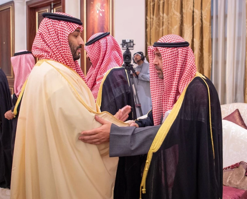 سمو سيدي ولي العهد يقدم واجب العزاء في وفاة سمو الشيخ نواف الأحمد الصباح - صورة 6