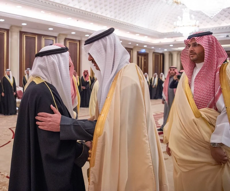 سمو سيدي ولي العهد يقدم واجب العزاء في وفاة سمو الشيخ نواف الأحمد الصباح - صورة 12