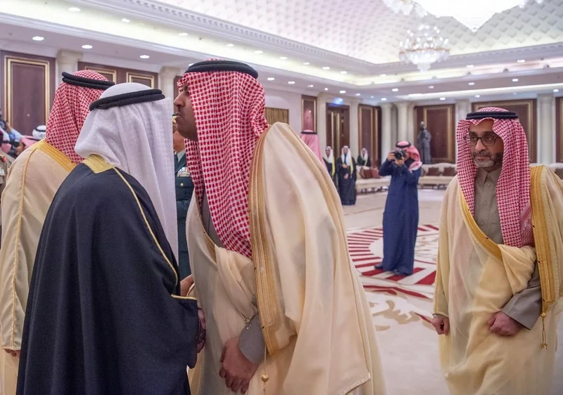 سمو سيدي ولي العهد يقدم واجب العزاء في وفاة سمو الشيخ نواف الأحمد الصباح - صورة 16