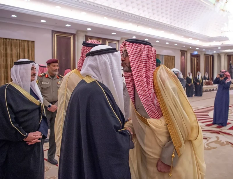 سمو سيدي ولي العهد يقدم واجب العزاء في وفاة سمو الشيخ نواف الأحمد الصباح - صورة 17