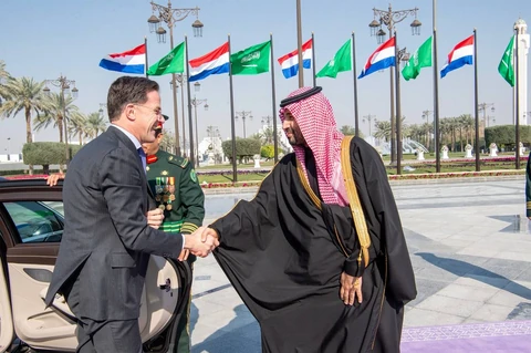 سمو سيدي ولي العهد يستقبل دولة رئيس وزراء مملكة هولندا, وقد أجريت مراسم استقبال لفخامته