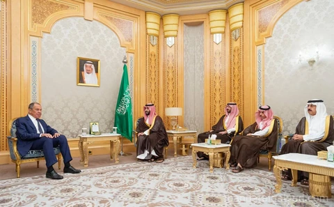 سمو سيدي ولي العهد يلتقي وزير الخارجية الروسي