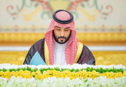 سمو سيدي ولي العهد يُطمئن الجميع على صحة خادم الحرمين الشريفين بتقديم شكره للسائلين