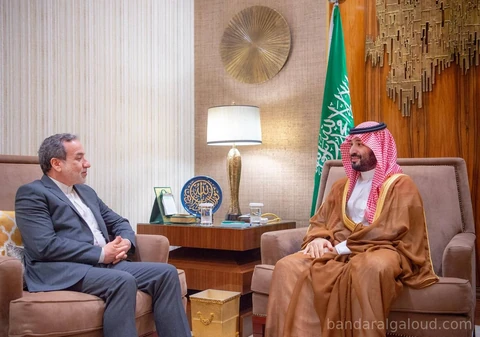 سمو سيدي ولي العهد يلتقي وزير الخارجية الإيراني في الرياض