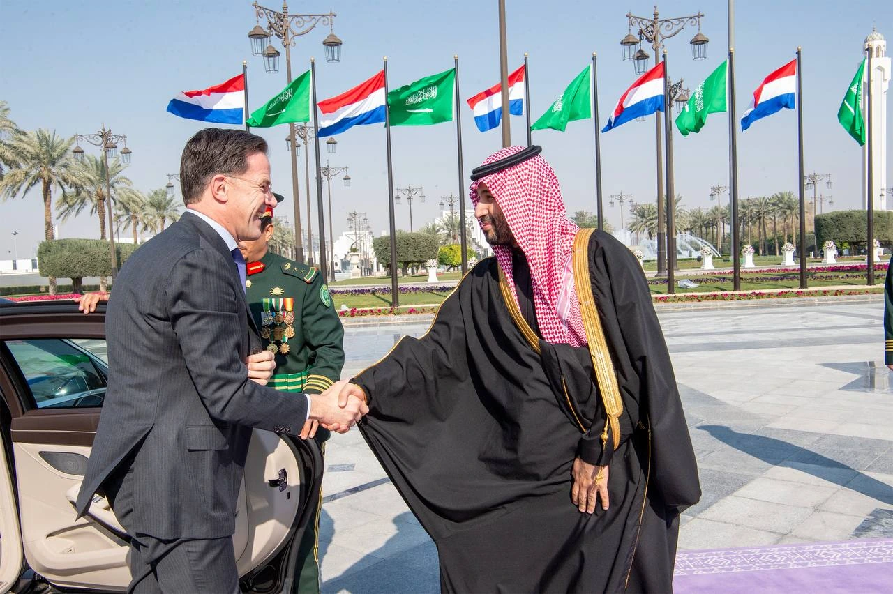سمو سيدي ولي العهد يستقبل دولة رئيس وزراء مملكة هولندا, وقد أجريت مراسم استقبال لفخامته - صورة 1