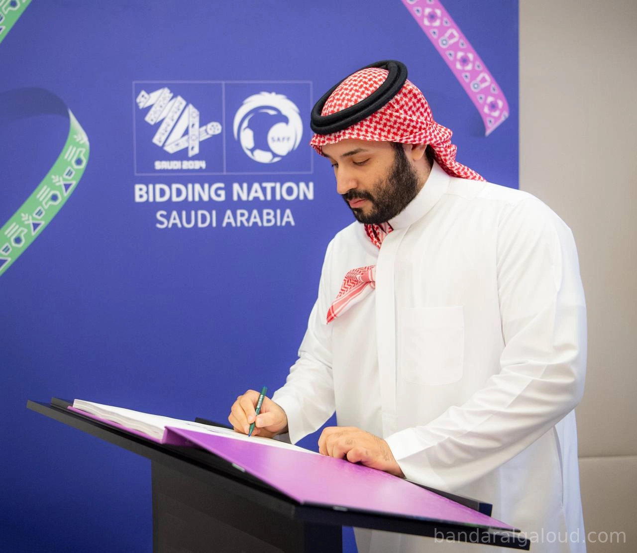 سمو سيدي ولي العهد يبارك استكمال ملف استضافة كأس العالم 2034, استعداداً لتسليمه للفيفا - صورة 1