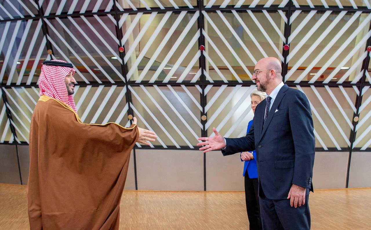 سمو سيدي ولي العهد يصل مقر القمة الخليجية الأوروبية في بلجيكا - صورة 1