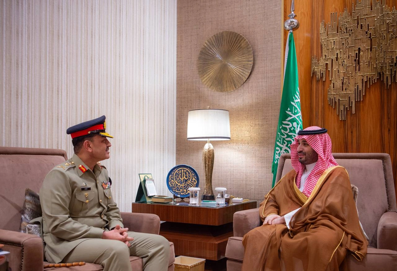 سمو سيدي ولي العهد يستقبل قائد الجيش الباكستاني - صورة 1