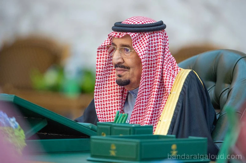 سيدي خادم الحرمين الشريفين يرأس جلسة مجلس الوزراء - صورة 2