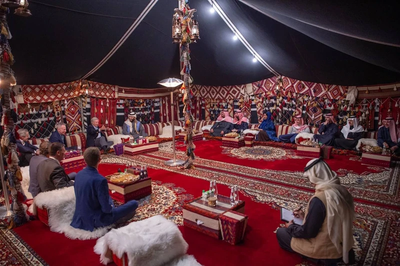 سمو سيدي ولي العهد يجتمع مع السيناتور الأمريكي ليندسي غراهام بالعلا - صورة 2