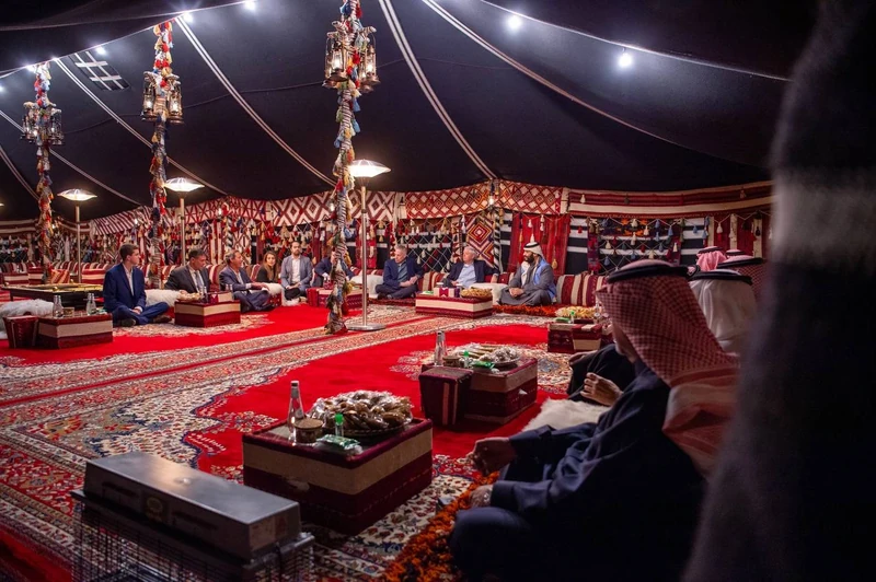 سمو سيدي ولي العهد يجتمع مع السيناتور الأمريكي ليندسي غراهام بالعلا - صورة 3