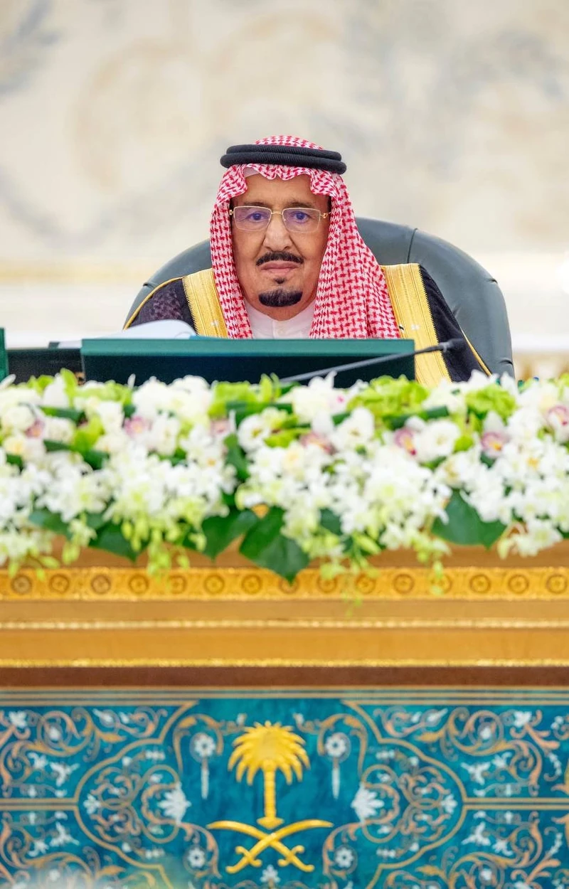 سيدي خادم الحرمين الشريفين يرأس جلسة مجلس الوزراء - صورة 3