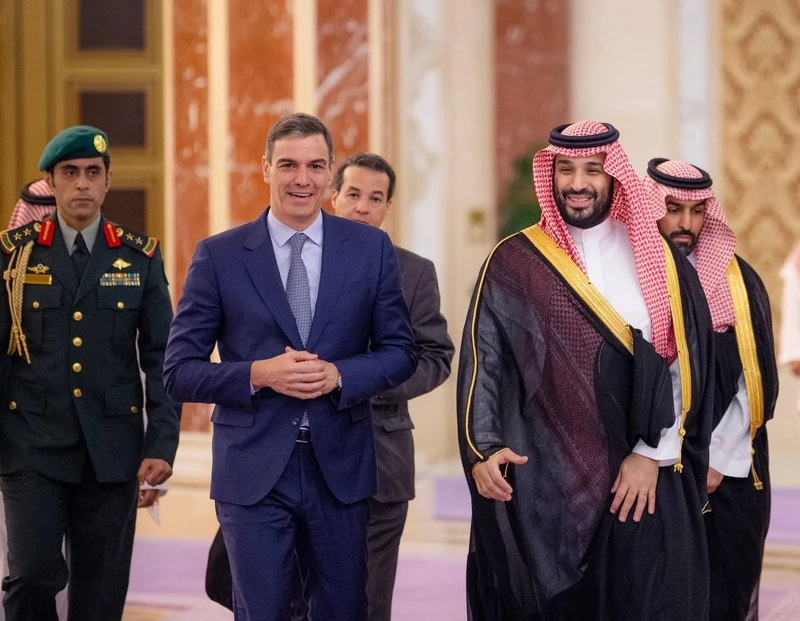 سمو سيدي ولي العهد يلتقي رئيس وزراء إسبانيا - صورة 4