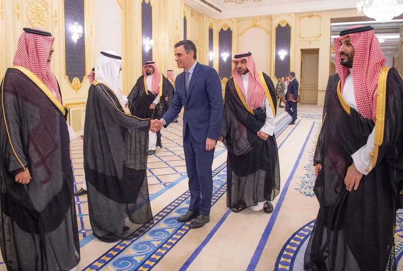 سمو سيدي ولي العهد يلتقي رئيس وزراء إسبانيا - صورة 5