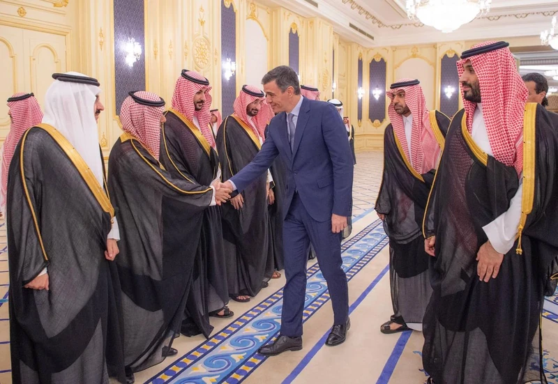 سمو سيدي ولي العهد يلتقي رئيس وزراء إسبانيا - صورة 6