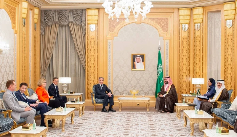 سمو سيدي ولي العهد يستقبل وزير الخارجية الأمريكي - صورة 2