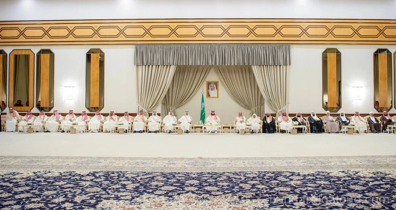 سمو سيدي ولي العهد يستقبل أصحاب السمو والفضيلة والمعالي وجمعاً من المواطنين بالمنطقة الشرقية. - صورة 11