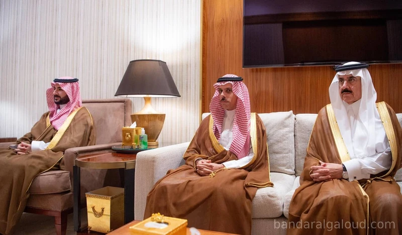 سمو سيدي ولي العهد يلتقي وزير الخارجية الإيراني في الرياض - صورة 3