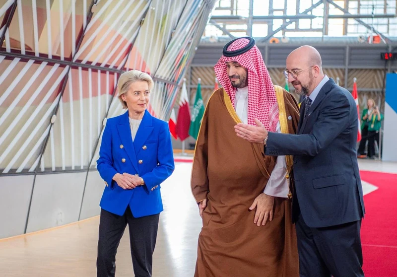 سمو سيدي ولي العهد يصل مقر القمة الخليجية الأوروبية في بلجيكا - صورة 4