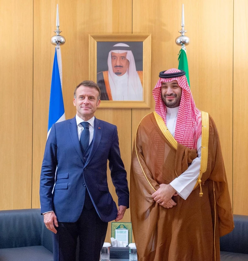 سمو سيدي ولي العهد يلتقي الرئيس الفرنسي على هامش انعقاد القمة الخليجية الأوروبية - صورة 2