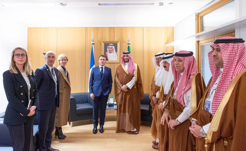سمو سيدي ولي العهد يلتقي الرئيس الفرنسي على هامش انعقاد القمة الخليجية الأوروبية - صورة 3