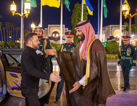 سمو سيدي ولي العهد يستقبل فخامة رئيس أوكرانيا وقد أجريت له مراسم استقبال رسمية