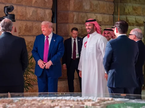 سمو سيدي ولي العهد يصطحب الرئيس الأمريكي في جولة بحي الطريف التاريخي في الدرعية