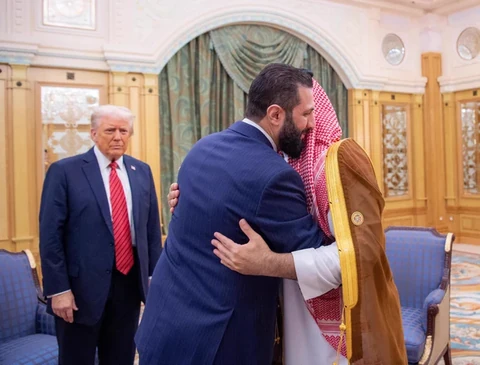 لقاء يجمع سمو سيدي ولي العهد والرئيس الأمريكي والرئيس السوري في الرياض اليوم