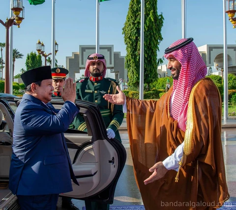 سمو سيدي ولي العهد يستقبل في قصر السلام بجدة، رئيس جمهورية إندونيسيا، ويقيم مراسم استقبال رسمية لفخامته