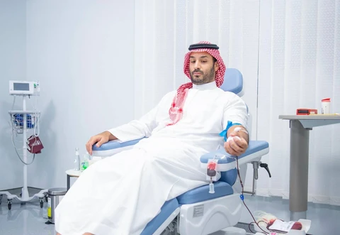 سمو سيدي ولي العهد يتبرع بالدم ويُطلق الحملة الوطنية السنوية للتبرع بالدم