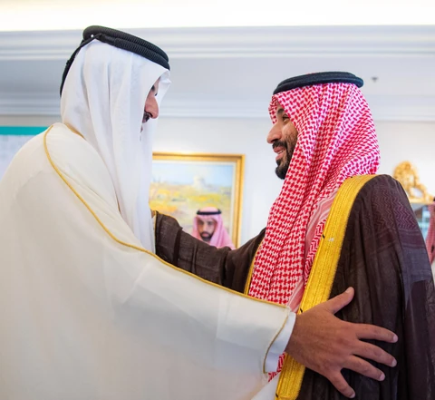 سمو سيدي ولي العهد يصل الدوحة لترؤس وفد المملكة في القمة الخليجية والعربية الإسلامية