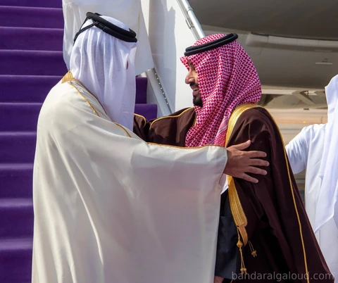 سمو أمير دولة قطر يصل الرياض، وفي مقدمة مستقبليه سمو سيدي ولي العهد
