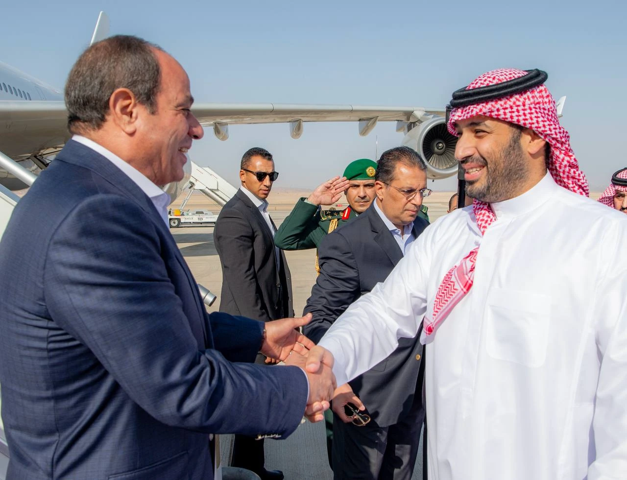 فخامة رئيس جمهورية مصر العربية يصل نيوم وسمو سيدي ولي العهد في مقدمة مستقبليه - صورة 1
