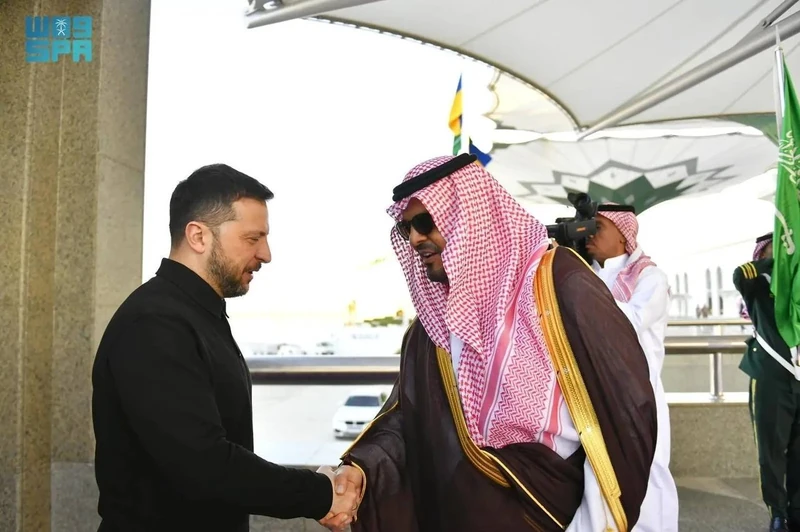 سمو سيدي ولي العهد يستقبل فخامة رئيس أوكرانيا وقد أجريت له مراسم استقبال رسمية - صورة 7