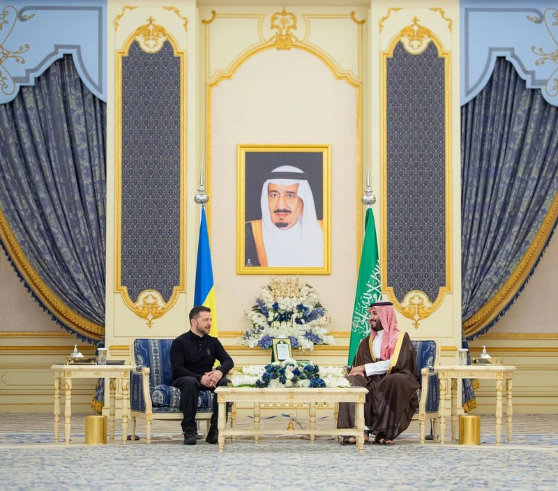 سمو سيدي ولي العهد يستقبل فخامة رئيس أوكرانيا وقد أجريت له مراسم استقبال رسمية - صورة 17