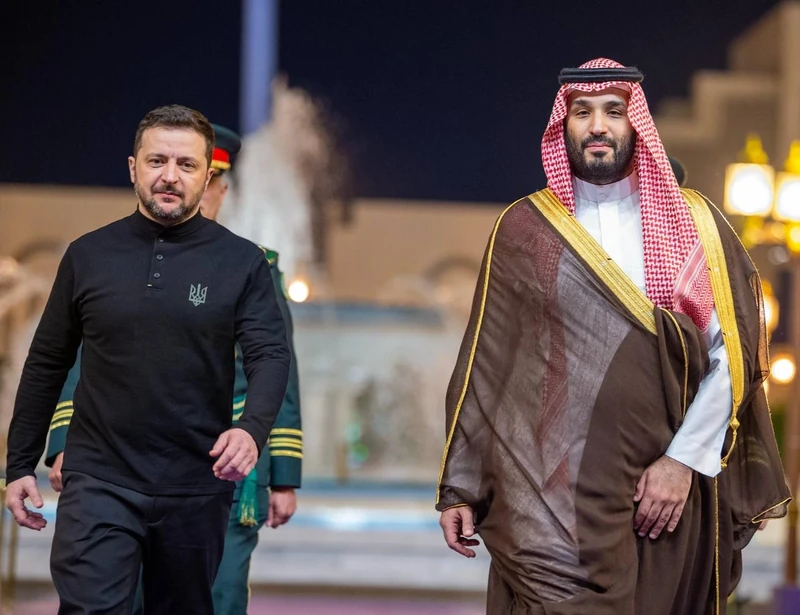 سمو سيدي ولي العهد يستقبل فخامة رئيس أوكرانيا وقد أجريت له مراسم استقبال رسمية - صورة 19