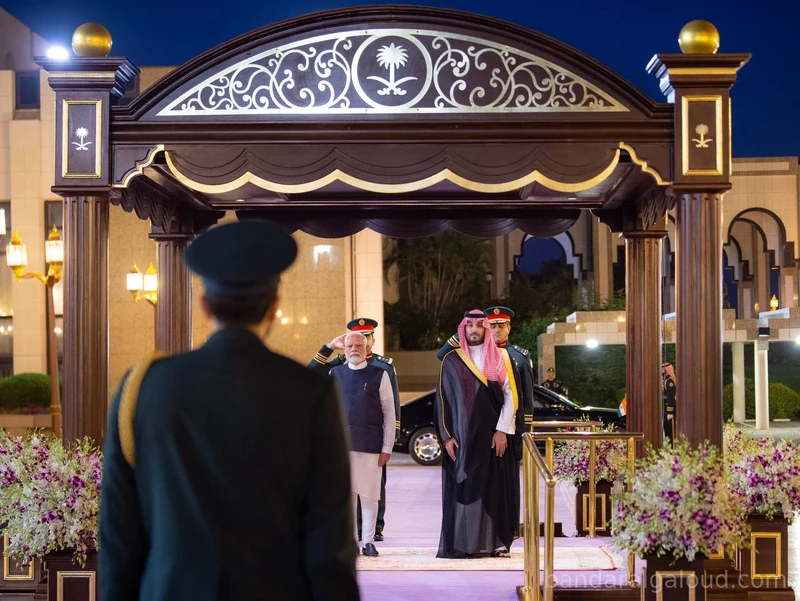 سمو سيدي ولي العهد يستقبل بقصر السلام بجدة دولة رئيس وزراء جمهورية الهند وقد أجريت له مراسم استقبال رسمية - صورة 7