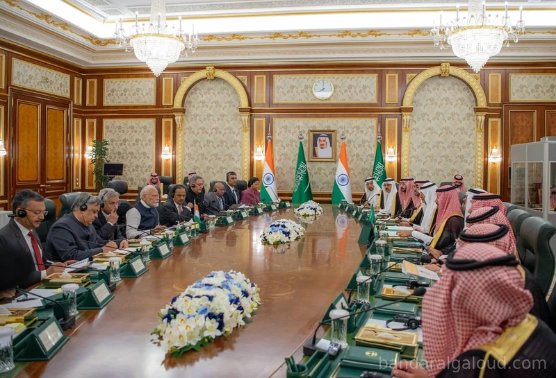سمو سيدي ولي العهد يستقبل بقصر السلام بجدة دولة رئيس وزراء جمهورية الهند وقد أجريت له مراسم استقبال رسمية - صورة 16
