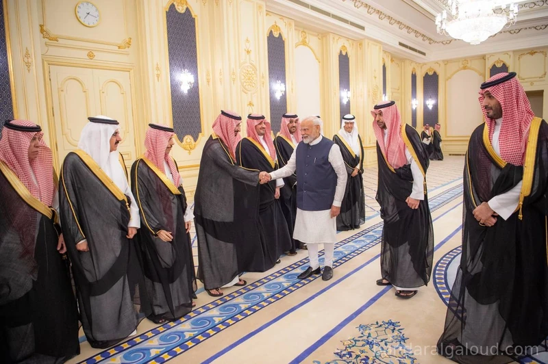 سمو سيدي ولي العهد يستقبل بقصر السلام بجدة دولة رئيس وزراء جمهورية الهند وقد أجريت له مراسم استقبال رسمية - صورة 18