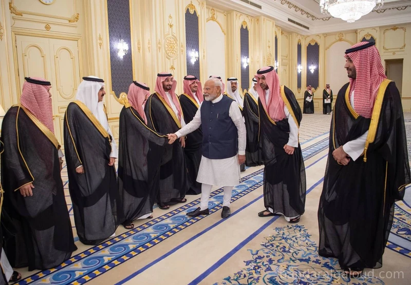 سمو سيدي ولي العهد يستقبل بقصر السلام بجدة دولة رئيس وزراء جمهورية الهند وقد أجريت له مراسم استقبال رسمية - صورة 21