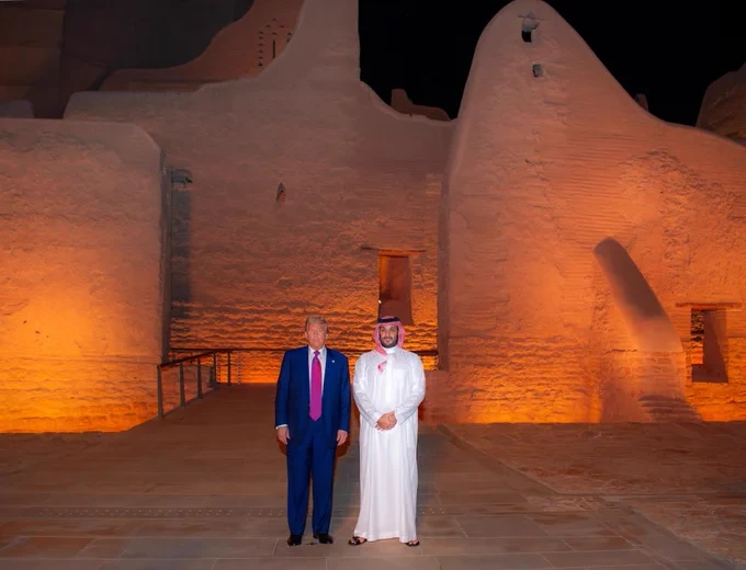 سمو سيدي ولي العهد يصطحب الرئيس الأمريكي في جولة بحي الطريف التاريخي في الدرعية - صورة 2